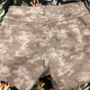 Spanks twill shorts 6 in